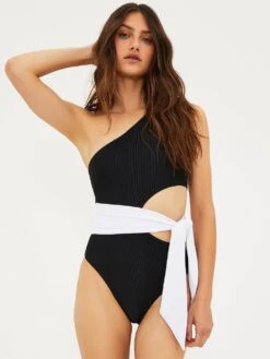 Carlie One-Piece Suit -Sexy Underwear Shop 1121280752A2 OM F