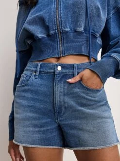 GOOD AMERICAN Jeanius Good 90s Short